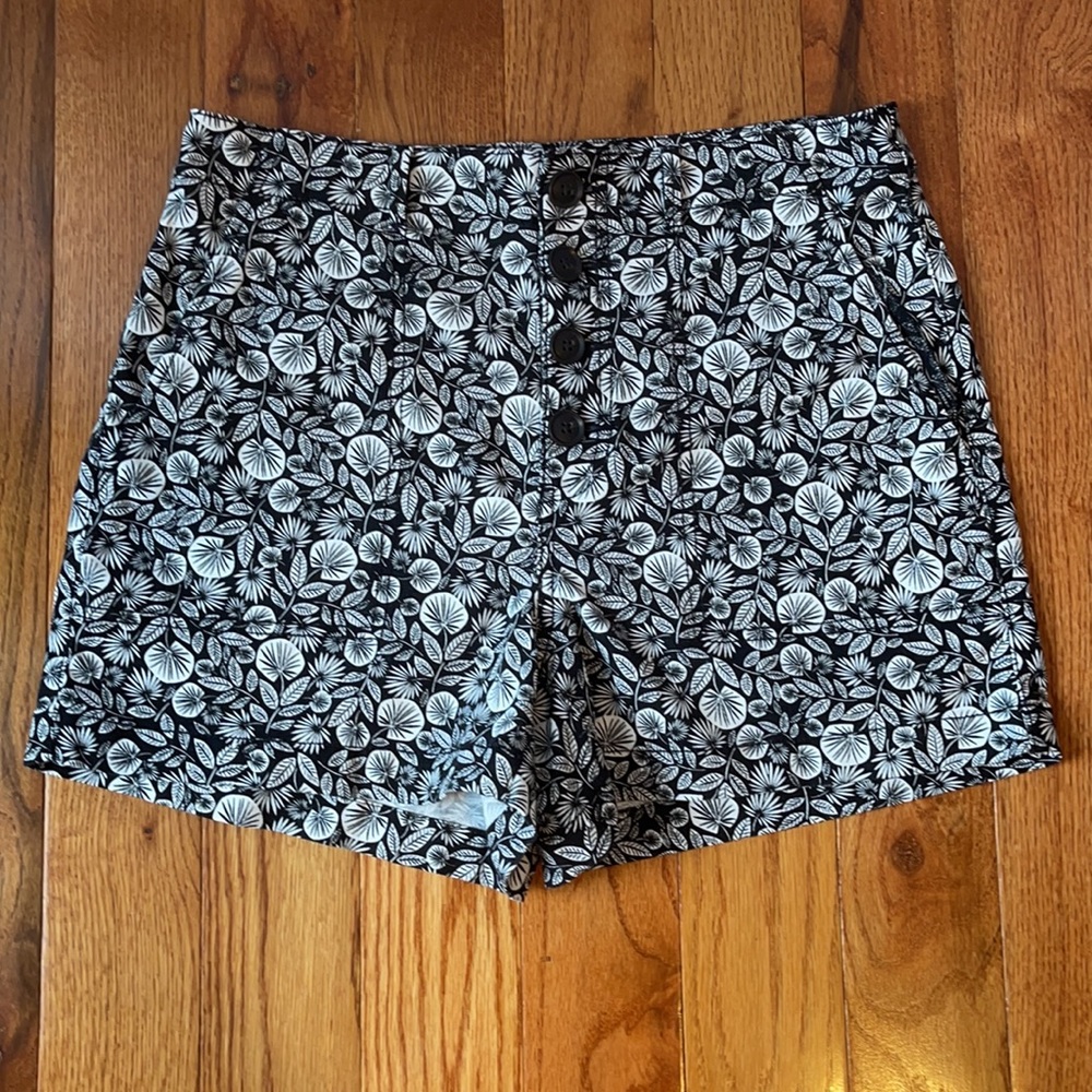 New Button Front Structured Shorts In Palm Leaf - image 5